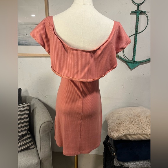 NWOT Reformation Banana Pink Ruffle Dress -M - Picture 3 of 7